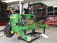Tracteur John Deere 3350.