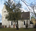 Kirche (mit Ausstattung) sowie Kirchhof mit Einfriedung, Grabmalen und einem Denkmal für die Gefallenen des 1. Weltkrieges