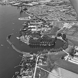 ภาพถ่ายทางอากาศของเมืองอาลส์เมร์ใน ค.ศ. 1977