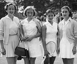 Bild på tennisspelarna Margareta Bönström, Edda Buding , Melita Ramirez och Dorothy Levine.