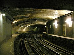 L'ancienne station Victor Hugo, abandonnée à cause de sa trop forte courbe.