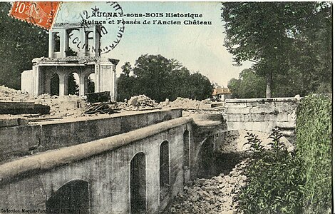 Moquet-Portelance - Aulnay historique - Ruines et fossés de l'ancien château.