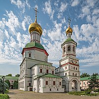 Старий собор Миколо-Перервінського монастиря (Москва, 1696—1700) — типова пам'ятка «московського» бароко