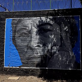 Mural que muestra al escritor y artista chileno Pedro Lemebel
