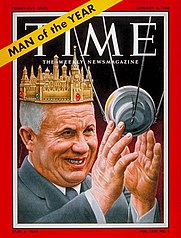Nyikita Hruscsov „Az év embere” a Time Magazin 1958-as összeállításában (nem kevésbé a kezében tartott Szputnyik miatt)