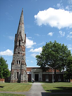 Башня рядом с Mead Art Building