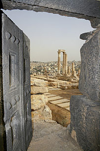 Le temple d'Hercule de la citadelle d'Amman, en Jordanie. (définition réelle 2 592 × 3 888)