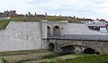 Fortifications enceinte, bastions, fossés, canal, portes de ville