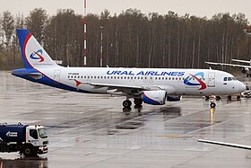 L'Airbus A320 d'Ural Airlines impliqué dans l'incident, avec son ancienne immatriculation (VP-BMW), ici à l'aéroport de Poulkovo en septembre 2016