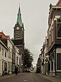 Vue sur la rue avec l'église Saint-Lucas de Flardingue
