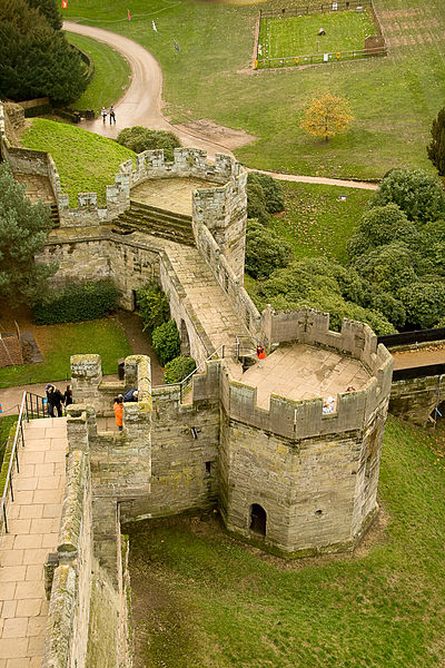 :Warwick Castle's Bear and Clarence Towers.jpg