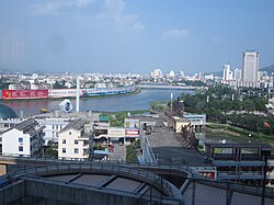 市街地を流れる永寧江