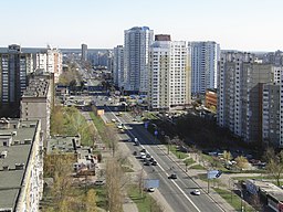 Pohled na ulici od Jurija Lyvtysnkoho směrem na jih