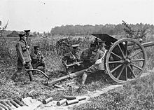 Cannone campale britannico da 84 mm Ordnance QF 18 lb in azione in Francia