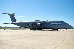 Un Lockheed C-5 Galaxy sur la base en 2011.