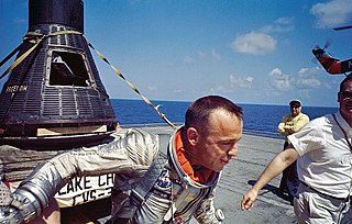 http://upload.wikimedia.org/wikipedia/commons/thumb/b/b7/Alan_Shepard_pouso.jpg/320px-Alan_Shepard_pouso.jpg