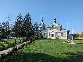 Biserica din localitate, monument ocrotit de stat.