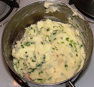 Mashed potatoes with scallions and butter
