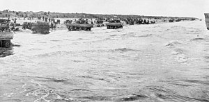 Sherman DD tanks fra 70th Tank Battalion lander på Utah Beach.