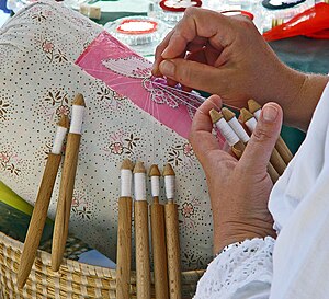 English: Making bobbin lace in Dubrovnik