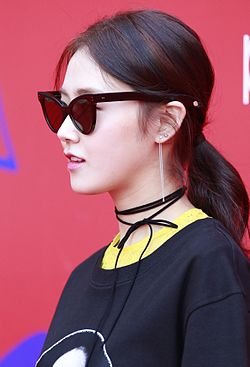 Heo Ga-yoon at the Seoul Fashion Week 2016 01.jpg