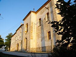 Kostel sv. Prokopa, pohled z ulice od SZ
