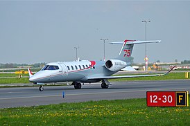 Learjet 75 в аэропорту Вацлава Гавела в Праге