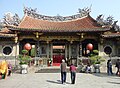 Entrada derecha del Templo Longshan.