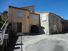 Les murs d’une maison sont faits de galets