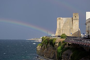 La tour Wignacourt de San Pawl il-Baħar, à Malte, une des fortifications dressées par les chevaliers de Malte. (définition réelle 3 790 × 2 534)