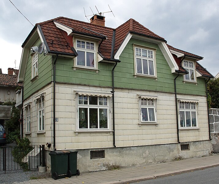 File:Norwegian house with Eternit2.jpg