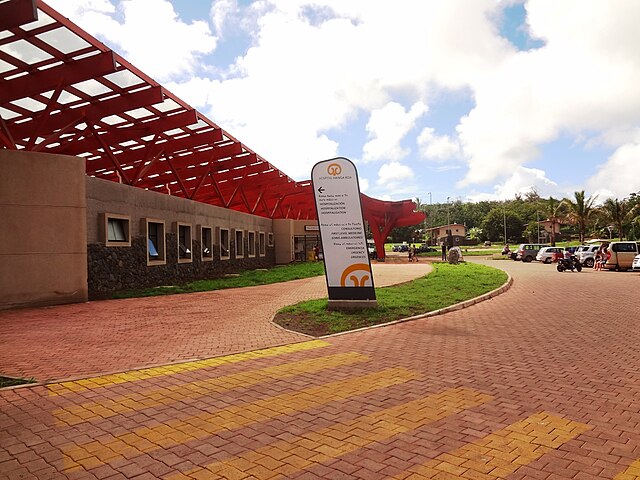 File:Nuevo_Hospital_de_Hanga_Roa.JPG