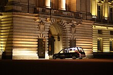 The coffin arriving at Buckingham Palace Queen Elizabeth II Coffin Arrives Buckingham Place.jpg