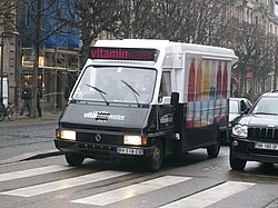 Renault Vitamin Water - multicolore - Strasbourg.JPG