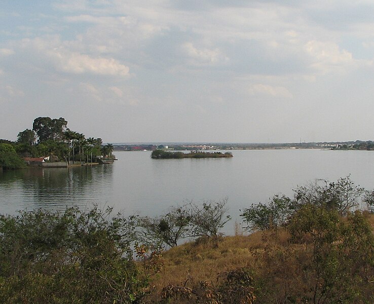 Ficheiro:Retiro-Island-Brasilia.JPG