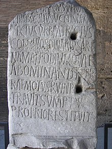 LA LEÇON DE LATIN dans FONDATEURS - PATRIMOINE 220px-Rome_Colosseum_inscription_2