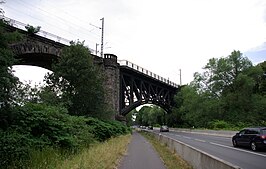 De B226 onder de Ruhr-Viadukt in Witten