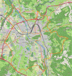 Mapa konturowa Salzburga, po lewej nieco u góry znajduje się punkt z opisem „Salzburg Taxham Europark”