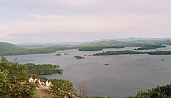 Озеро Сквам из Западной гремучей змеи: типичный вид в регионе озер