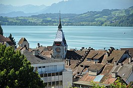 Pohled na Zugské jezero se starým městem Zug a Zytturm