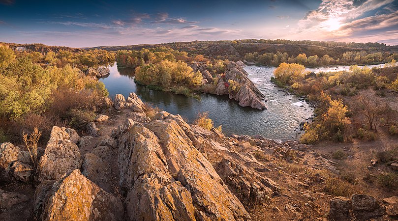 乌克兰尼古拉耶夫州布兹克加德国家自然公园中一个区域的全景照。