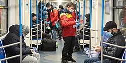 People in Moscow wearing face masks Razmetka dlia sobliudeniia distantsii v metro 05.jpg
