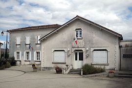 The town hall in Cressé