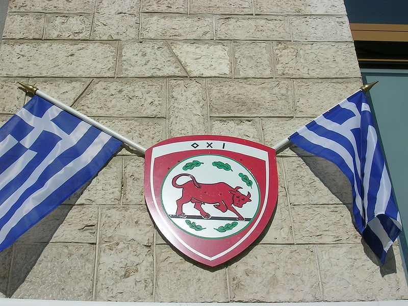 Αρχείο:Blason et drapeau grec commémoration jour du non.JPG