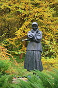 Statue de Katerina Bilokour, artiste peintre ukrainienne, dans le parc local.