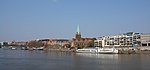 Blick von der Wilhelm-Kaisen-Brücke. Links: Teerhofbrücke. Rechts: Schlachte und Martini-Kirche