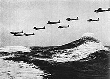 German Heinkel He 111 bombers over the English Channel 1940 Bundesarchiv Bild 141-0678, Flugzeuge Heinkel He 111.jpg