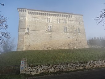 Le château en 2021 par une matinée de brouillard.