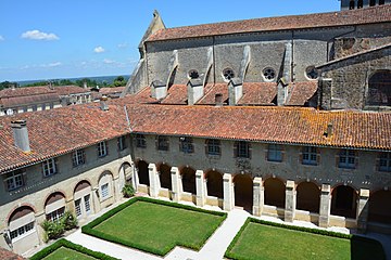 Abbaye de Saint-Sever et son cloître.