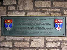Plaque celebrating Dundee's relationship with the University of St Andrews. Dundee Uni Plaque.jpg
